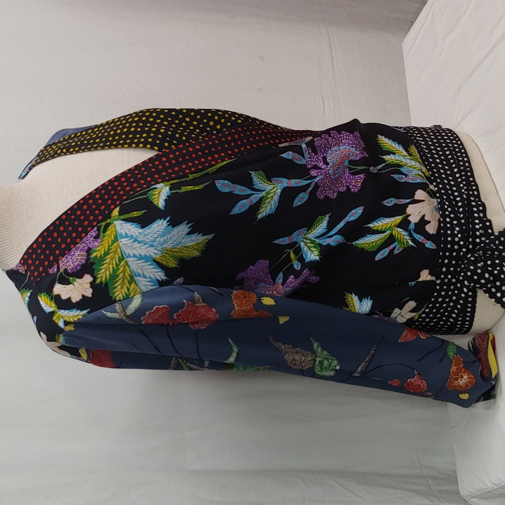 Floral Wrap Blouse in Black & Navy with Polka Trim Diane Von Furstenberg - Picture 2 of 13